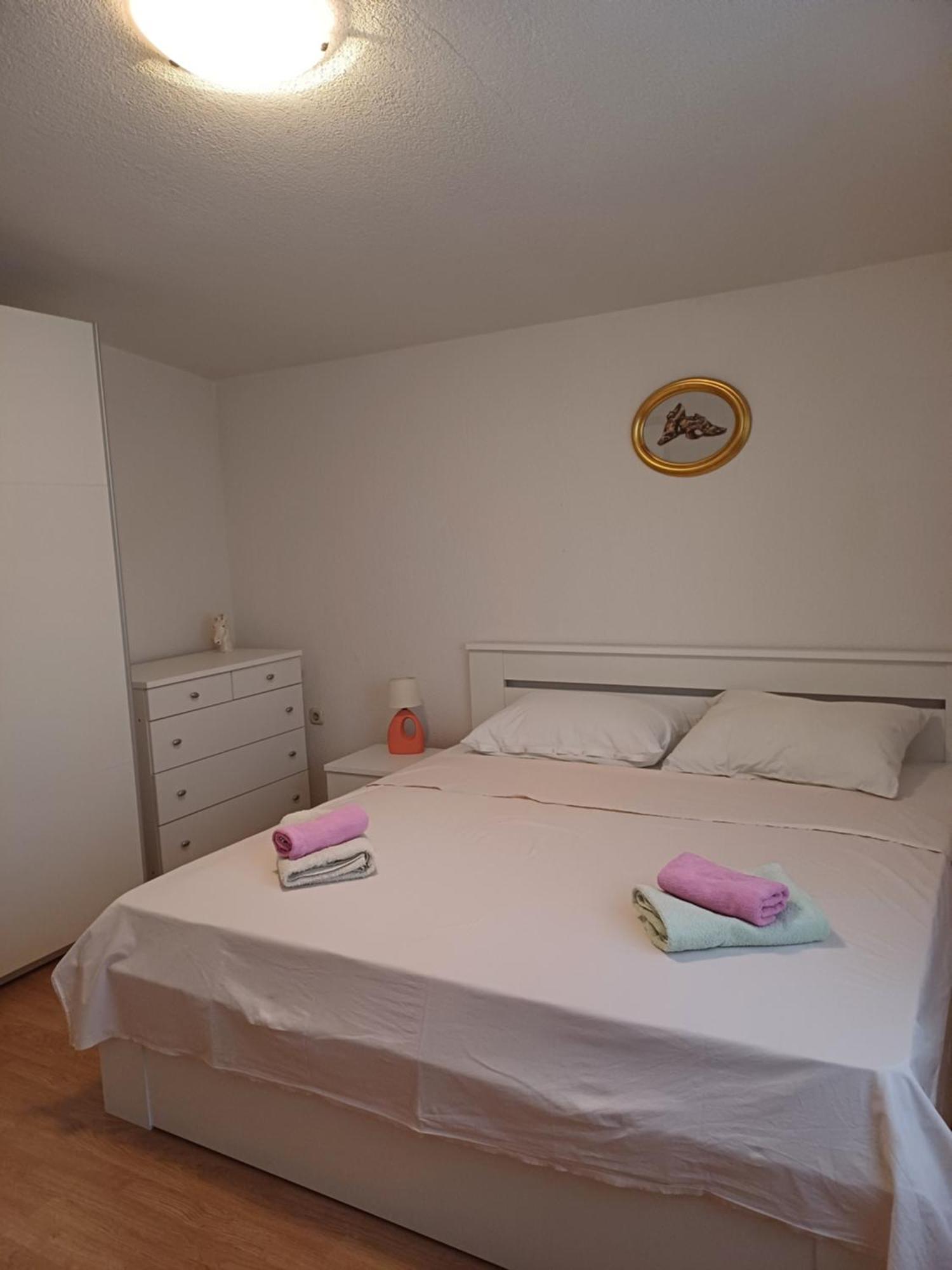 Apartmani Mira Vir Exterior photo