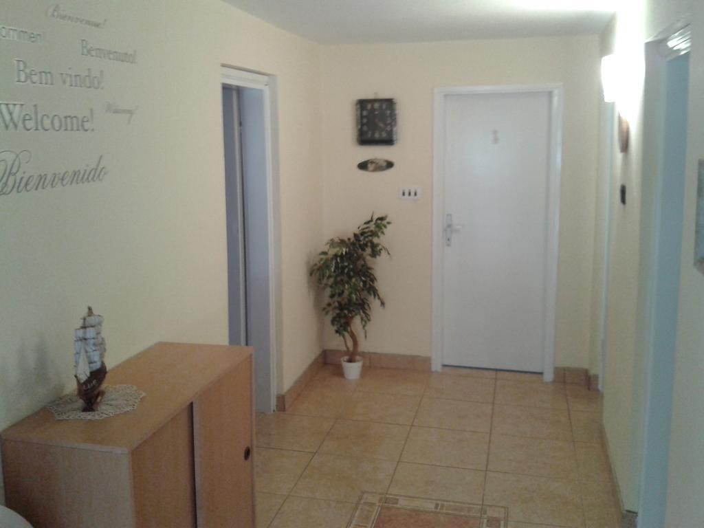 Apartmani Mira Vir Exterior photo